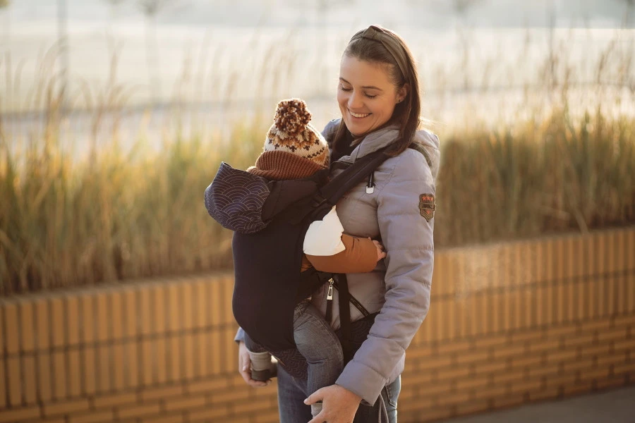 Momi Collet Navy Blue Ergonomische Draagzak NOSI00002 11 Momi Collet Navy Blue Ergonomische Draagzak NOSI00002 - Afbeelding 9