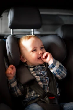 Ding Cruz Dark Grey 360° Isofix Autostoel 0-36kg DI-101920 29 Ding Cruz Dark Grey 360° Isofix Autostoel 0-36kg DI-101920 -Kinderwagen Winkel di 101919 lifestyle 04a 1