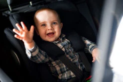 Ding Mace Blue 360° I-Size Autostoel 0-36kg DI-111919 28 Ding Mace Blue 360° I-Size Autostoel 0-36kg DI-111919 -Kinderwagen Winkel di 111917 lifestyle 03 3