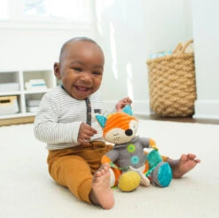 Infantino Go Gaga Playtime Pal Vos Buggyspeeltje BK-216311 9 Infantino Go Gaga Playtime Pal Vos Buggyspeeltje BK-216311 -Kinderwagen Winkel infantino go gaga playtime pal vos buggyspeeltje bk 216311 meer sfeer